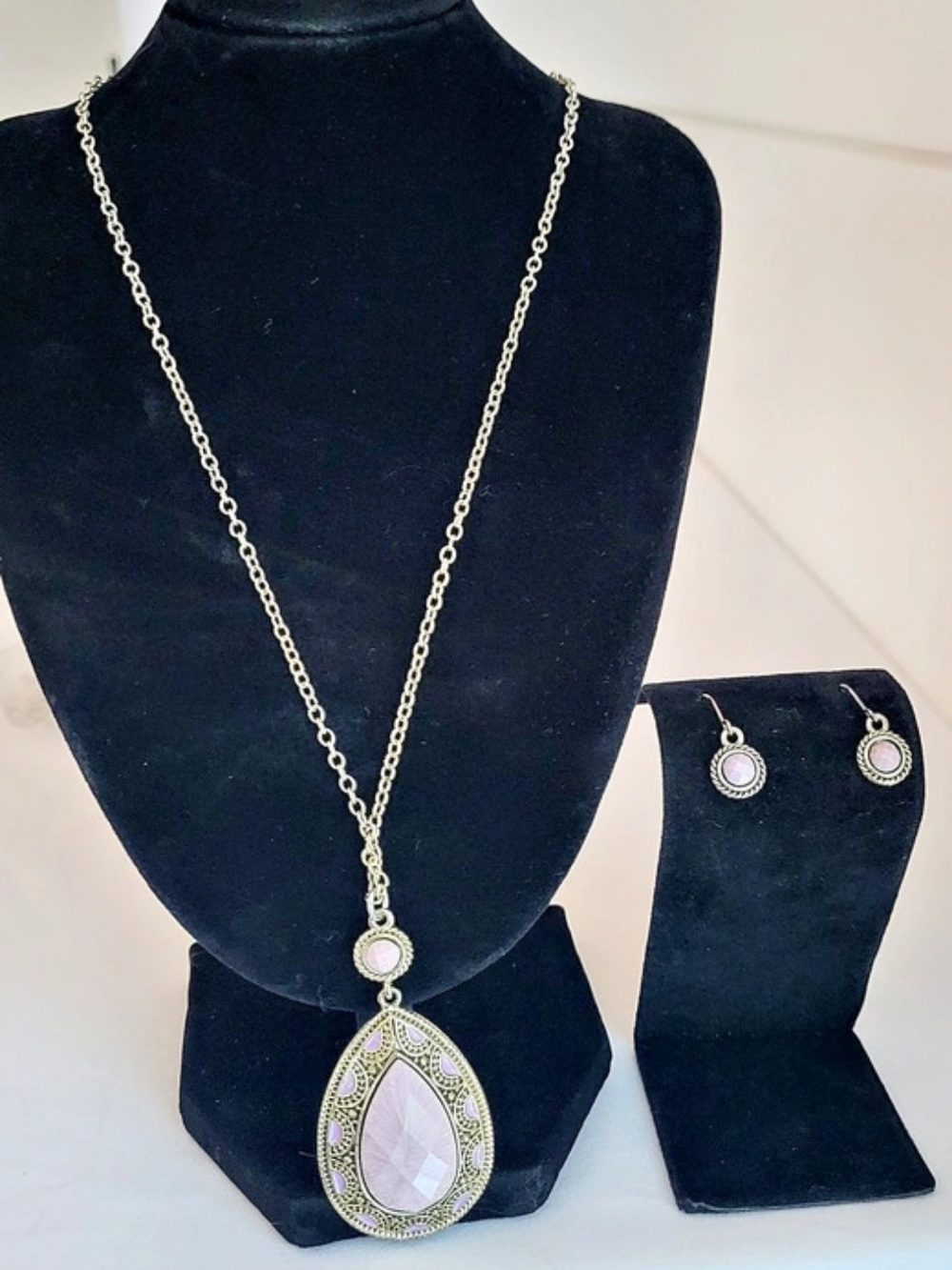 Pink Stone Pendant Necklace & Earrings